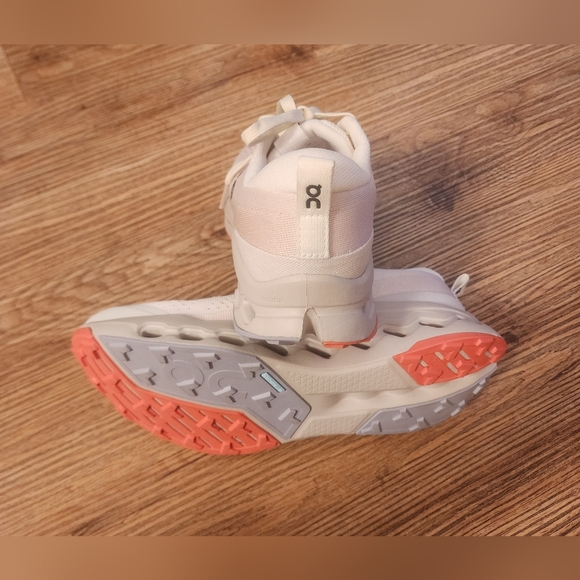 Size 9 On CloudsurferTrail 2. Running Women's White and Coral Athletic Shoes - Picture 11 of 11